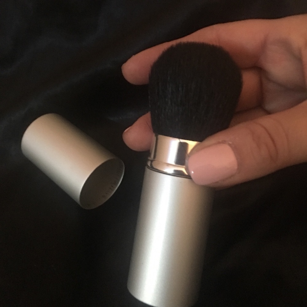 Kabuki brush with cover